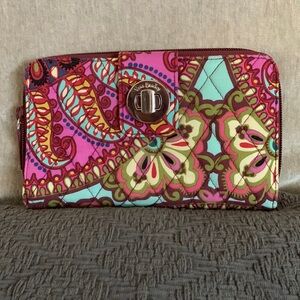 NWOT Vera Bradley Turnlock Wallet (Resort Medallion Pattern)